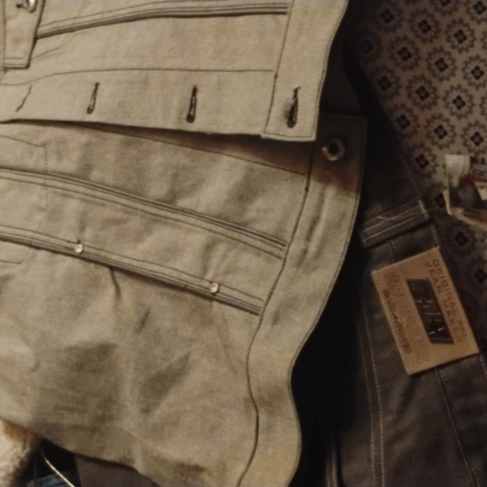 Carl Jones short outfit